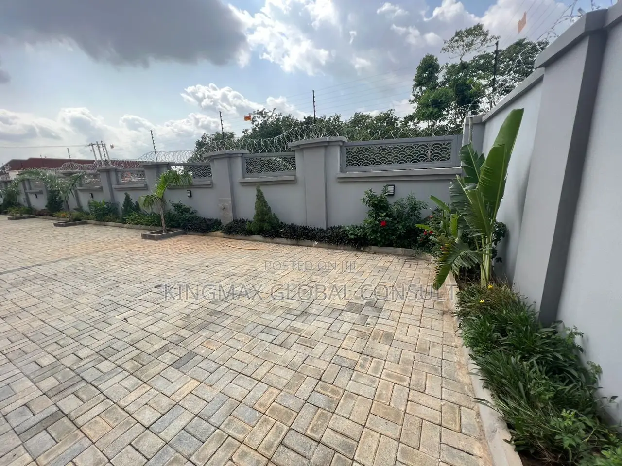 5bdrm Townhouse/Terrace in Gaduwa for sale in Gaduwa