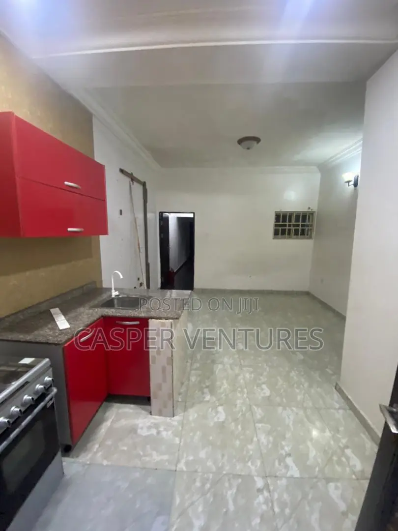 1bdrm Room & Parlour in Bera, Chevron for rent in Chevron