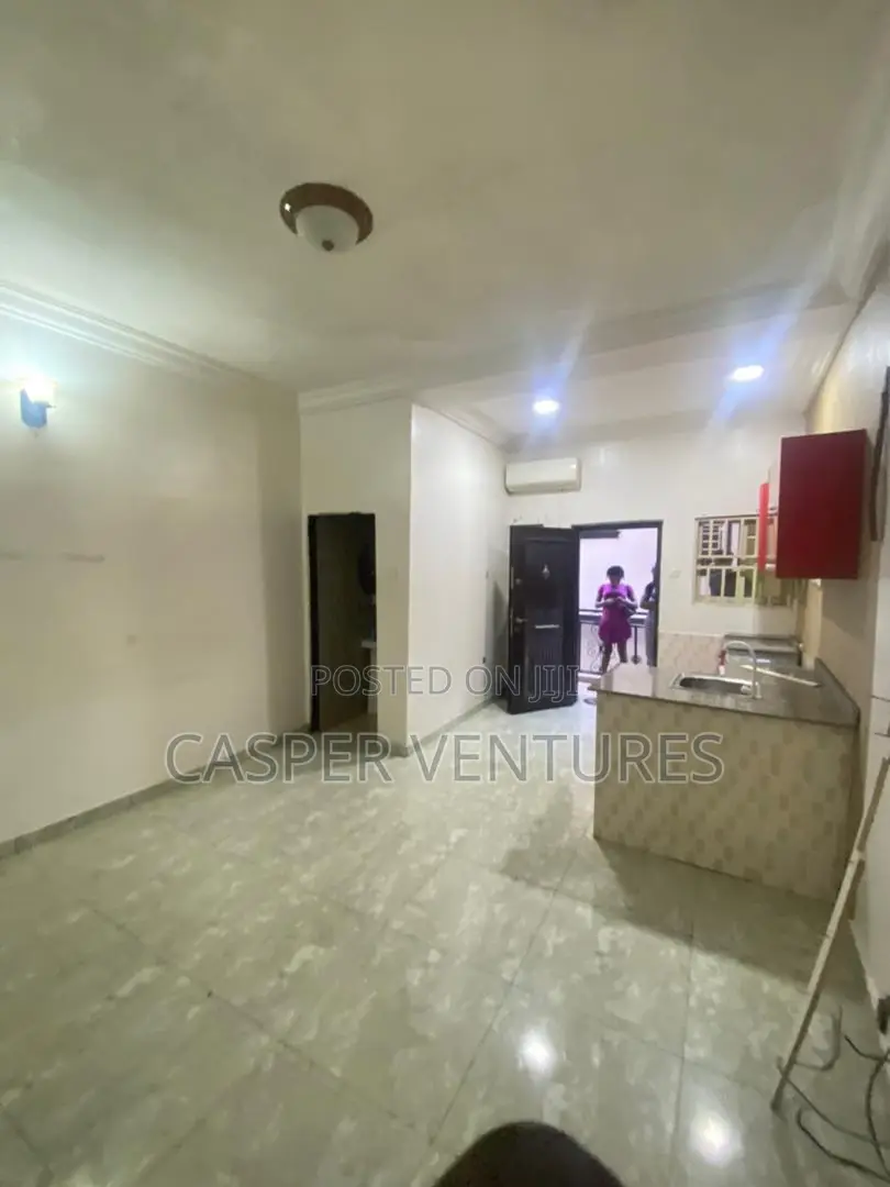 1bdrm Room & Parlour in Bera, Chevron for rent in Chevron