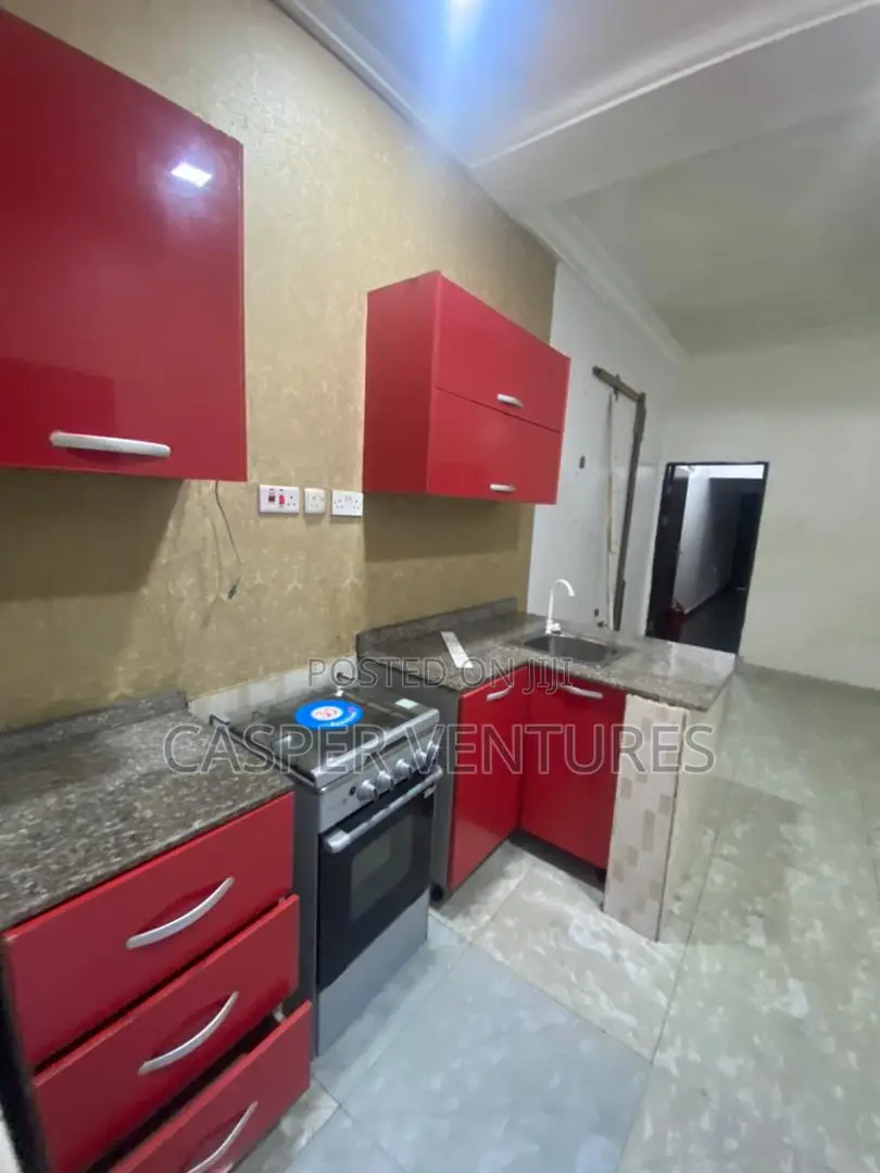 1bdrm Room & Parlour in Bera, Chevron for rent in Chevron