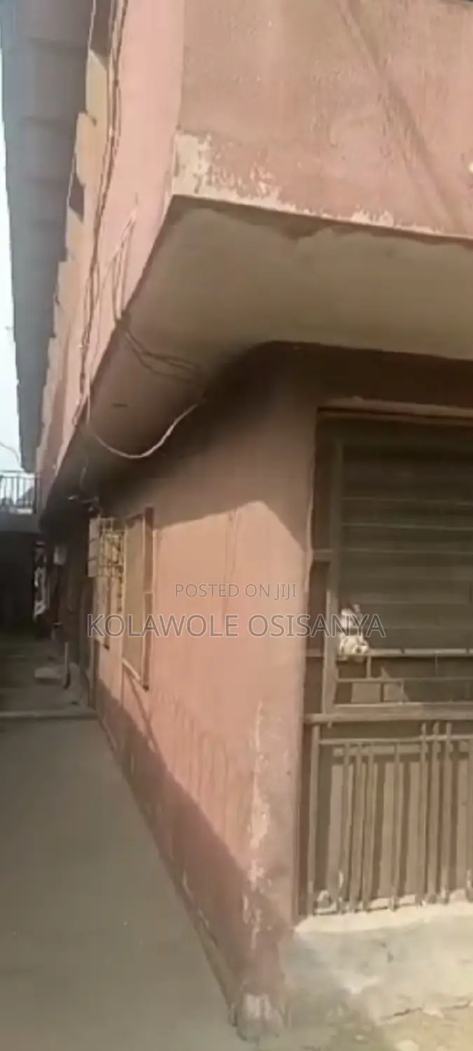 2bdrm Block of Flats in Iseri Olofin for sale in Iseri Olofin