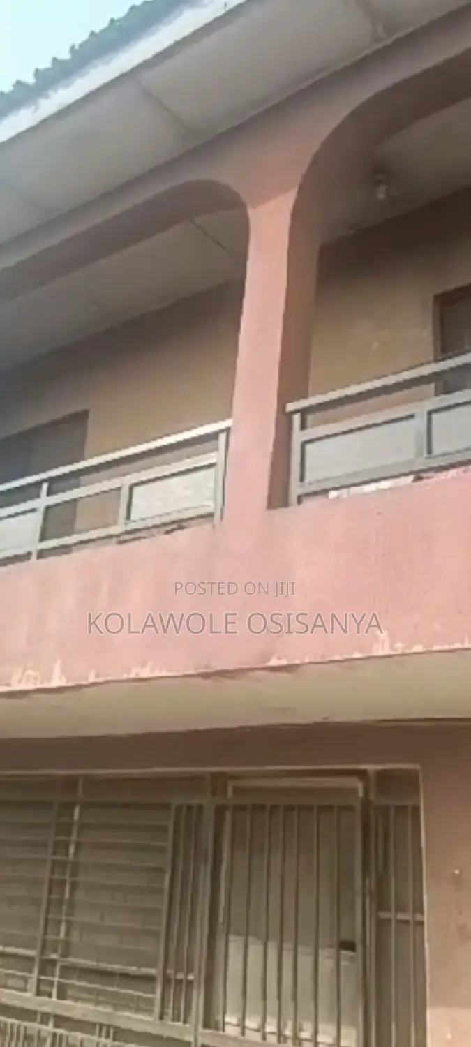 2bdrm Block of Flats in Iseri Olofin for sale in Iseri Olofin