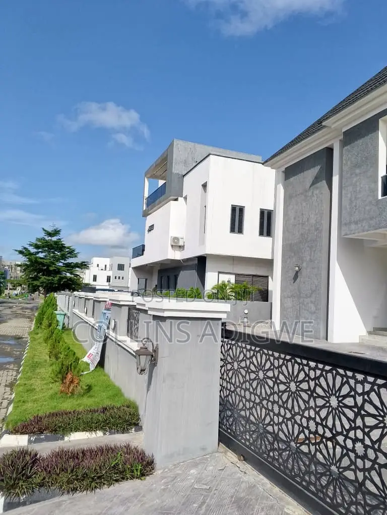 5bdrm Duplex in Call To Enter Estate, Chevron for sale in Chevron