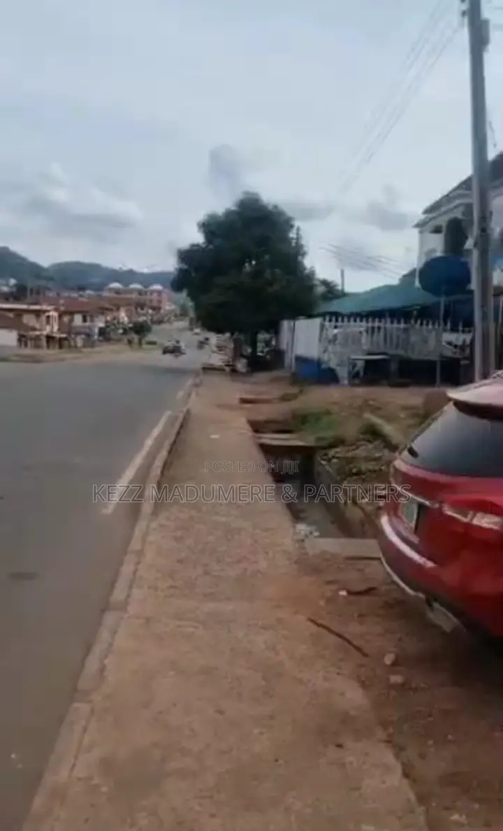 8bdrm Duplex in Zik Avenue , Uwani , for sale in Enugu