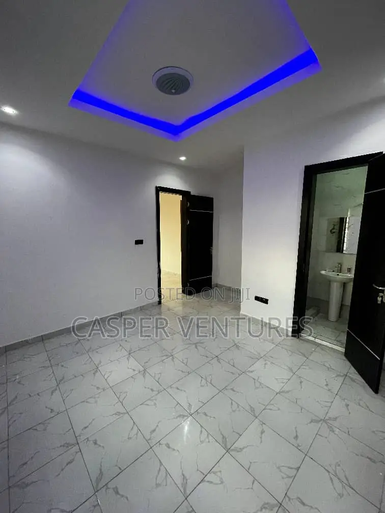 1bdrm Room & Parlour in Lekki, Chevron for rent in Chevron