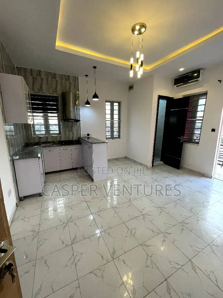 1bdrm Room & Parlour in Lekki, Chevron for rent in Chevron