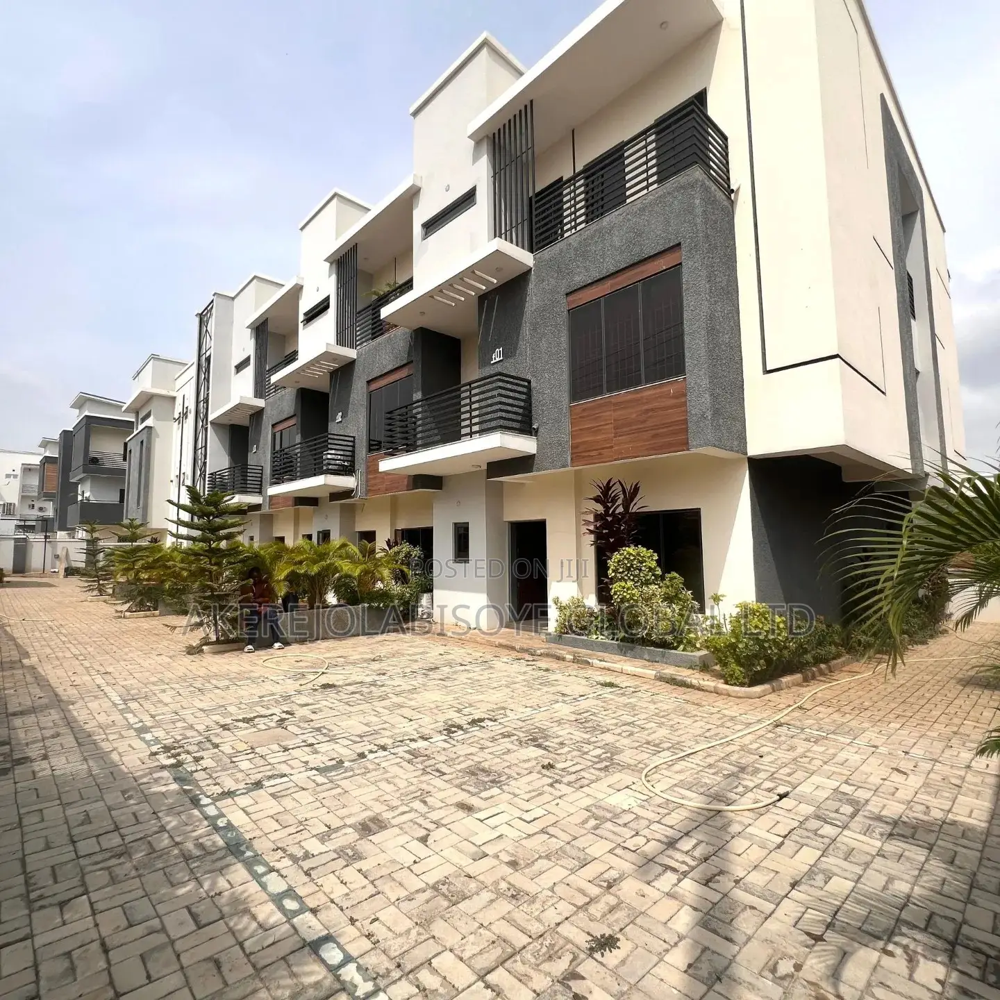 4bdrm Townhouse/Terrace in Lifecamp for sale in Life Camp