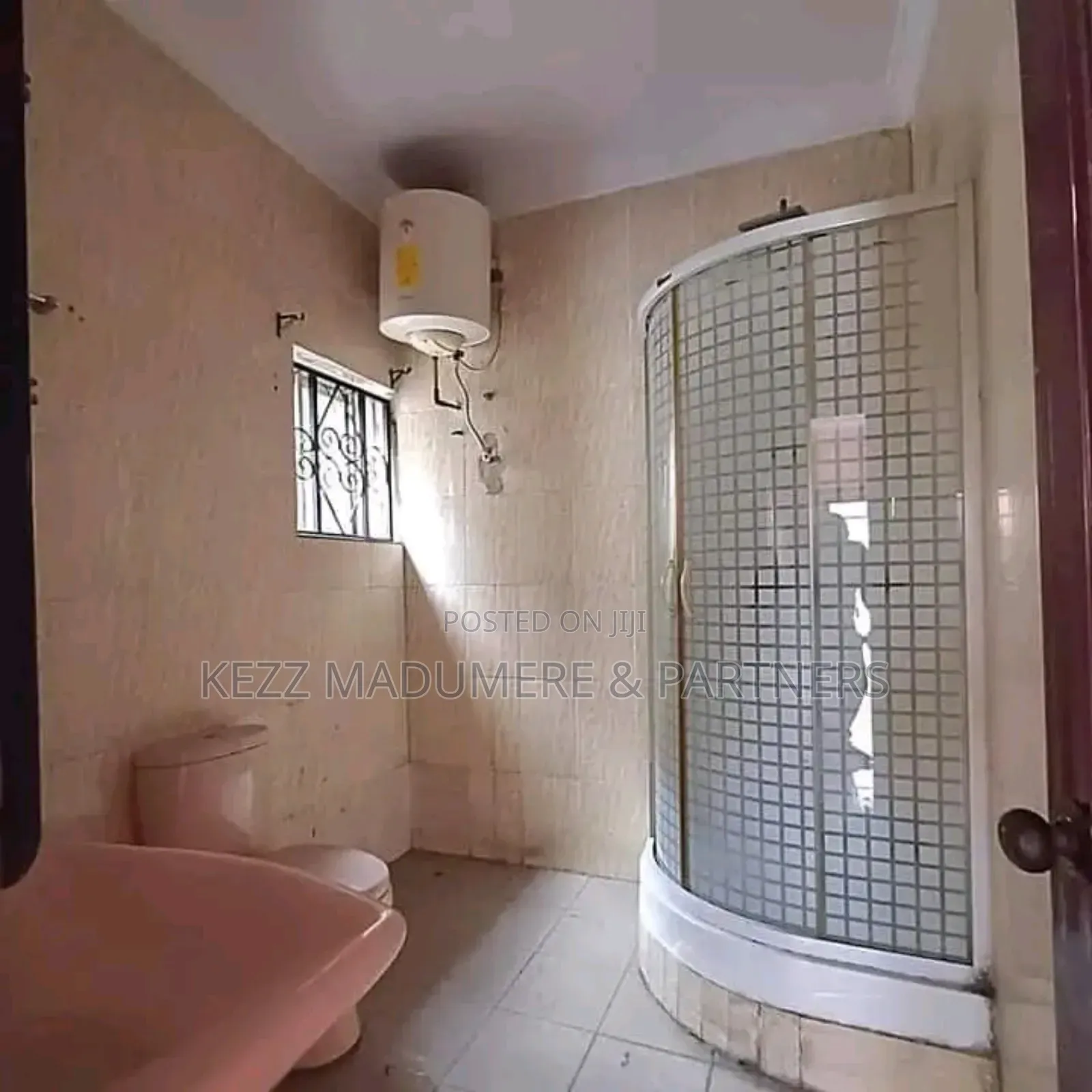 5bdrm Bungalow in Iwofe Road , Port for sale in Port-Harcourt