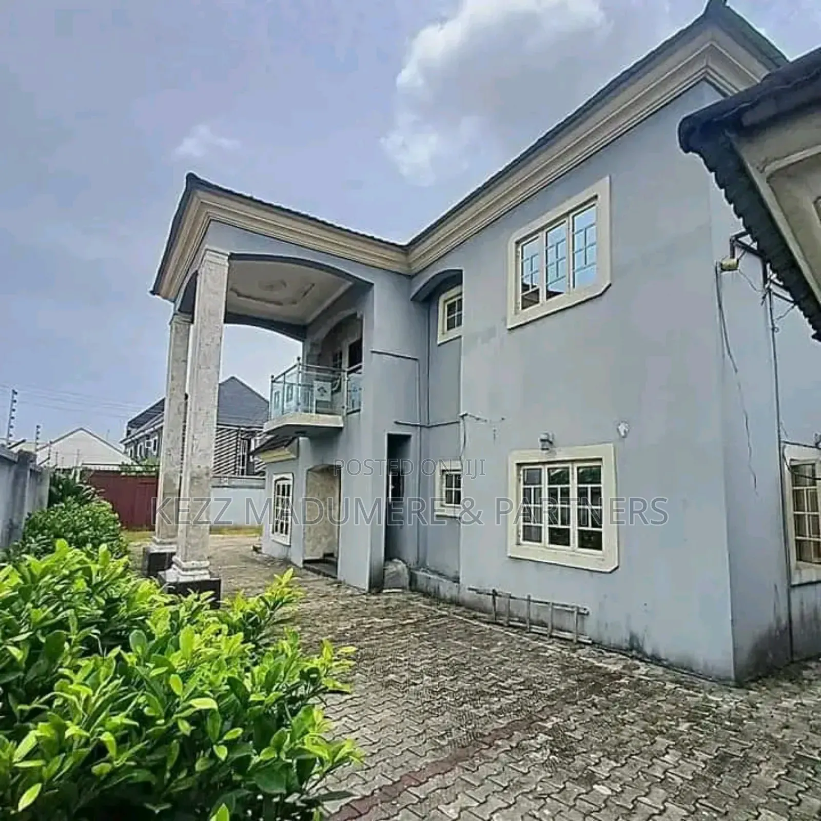 5bdrm Bungalow in Iwofe Road , Port for sale in Port-Harcourt