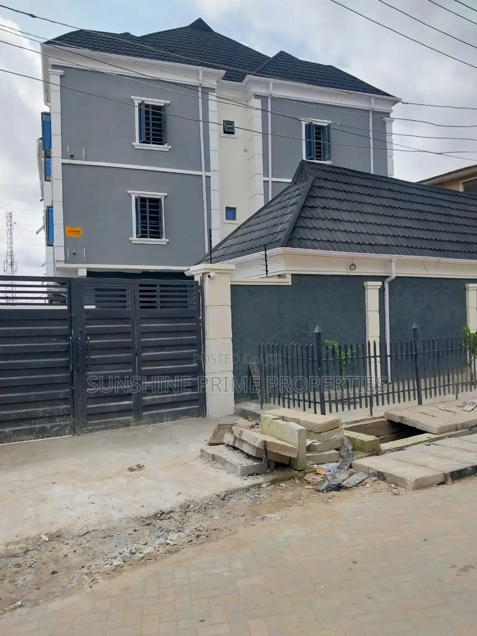 3bdrm Block of Flats in Ajao Estate Isolo for sale in Isolo