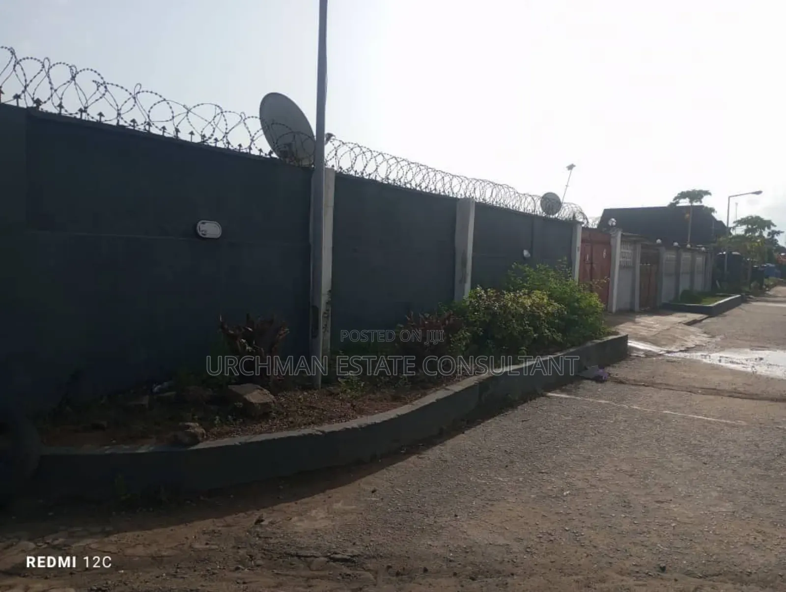 4bdrm Bungalow in Satellite Town Close for sale in Satellite Town