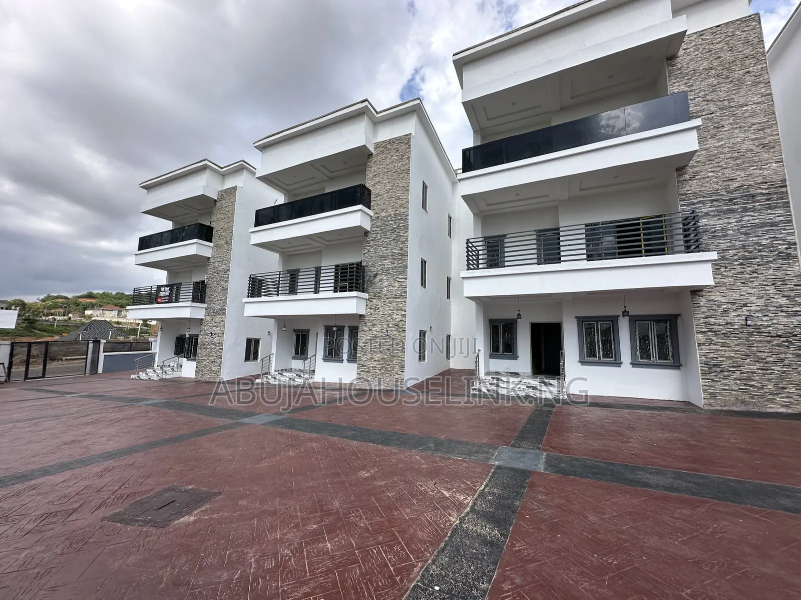 5bdrm Duplex in Guzape Main Abuja for sale in Guzape District