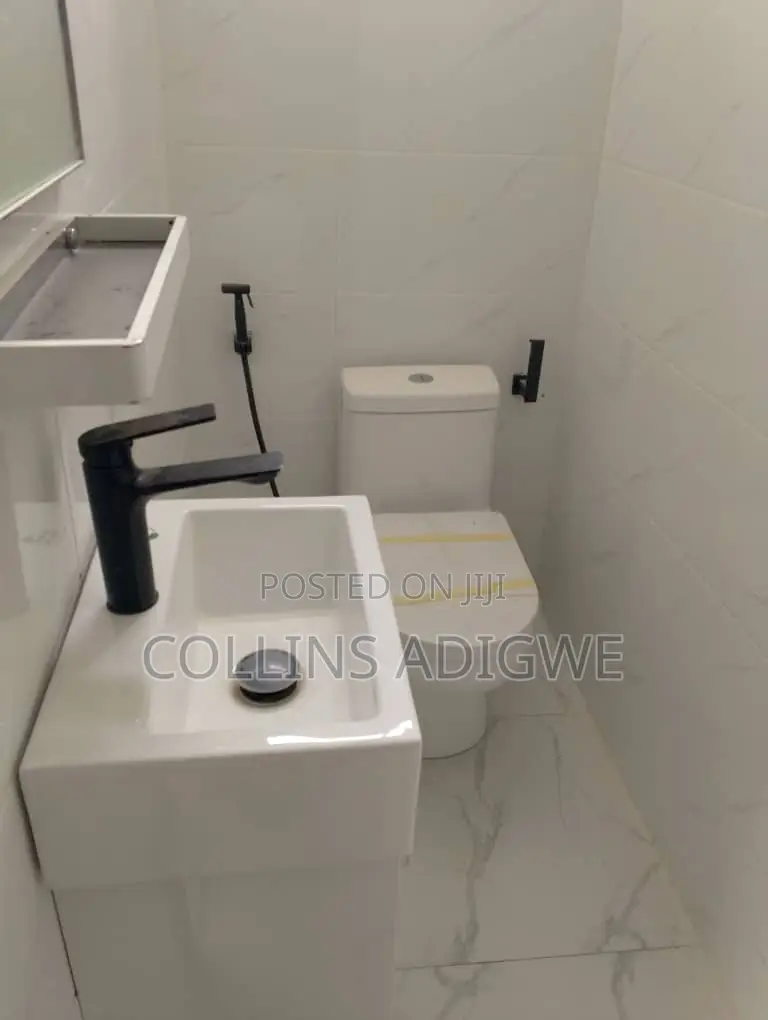 5bdrm Duplex in Lekki Phase 1 for sale in Lekki Phase 1