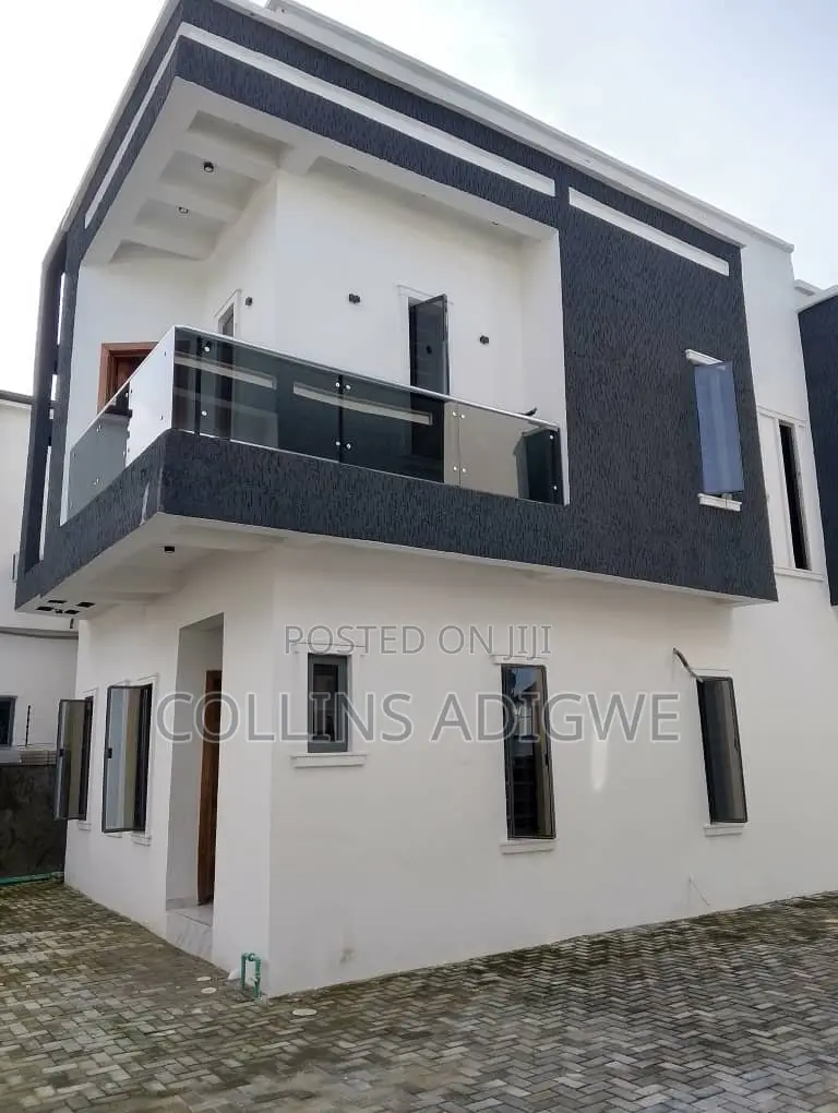 4bdrm Duplex in Orchid Road, Chevron for sale in Chevron
