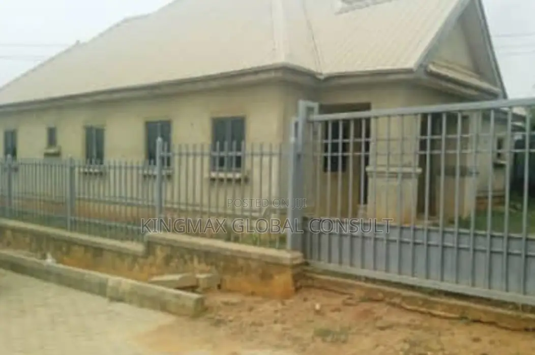 3bdrm Bungalow in Von Garden City, Lugbe District for sale in Lugbe District