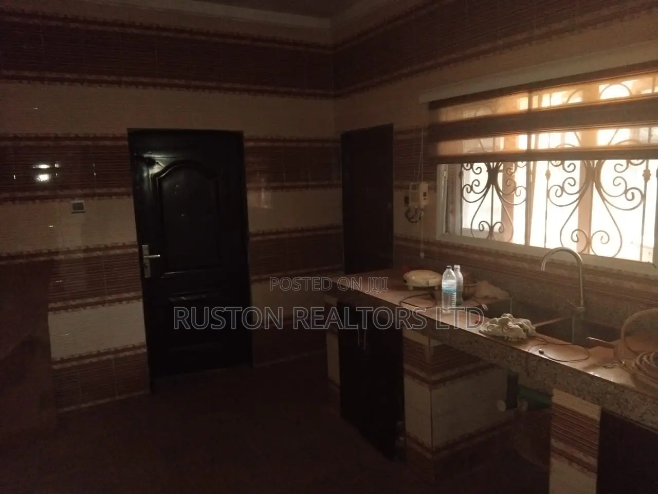 3bdrm Bungalow in Akobo for sale in Akobo