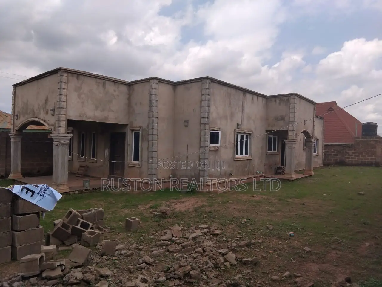 3bdrm Bungalow in Akobo for sale in Akobo