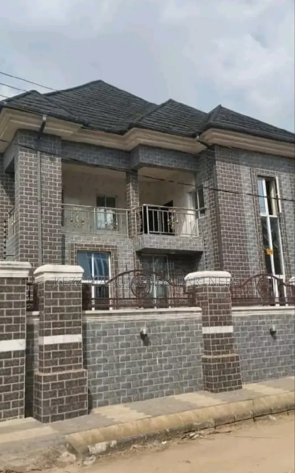 6bdrm Duplex in Akanawu Estate , for sale in Owerri