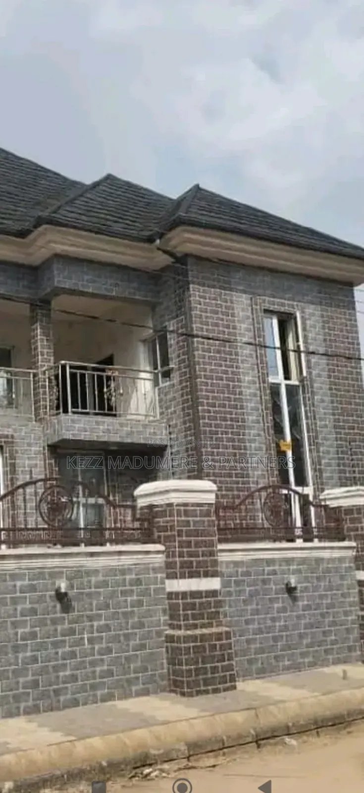 6bdrm Duplex in Akanawu Estate , for sale in Owerri