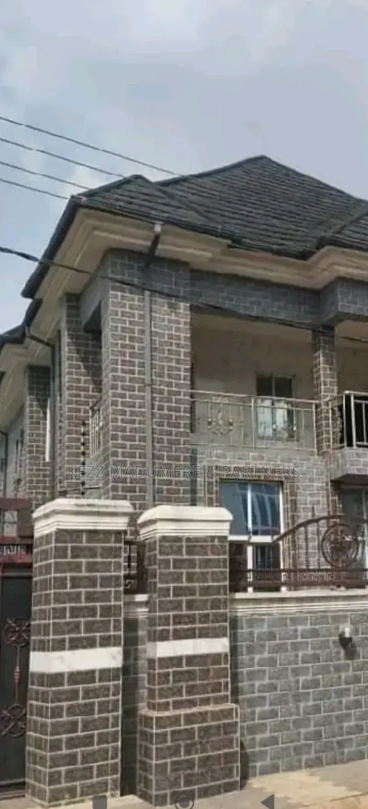6bdrm Duplex in Akanawu Estate , for sale in Owerri