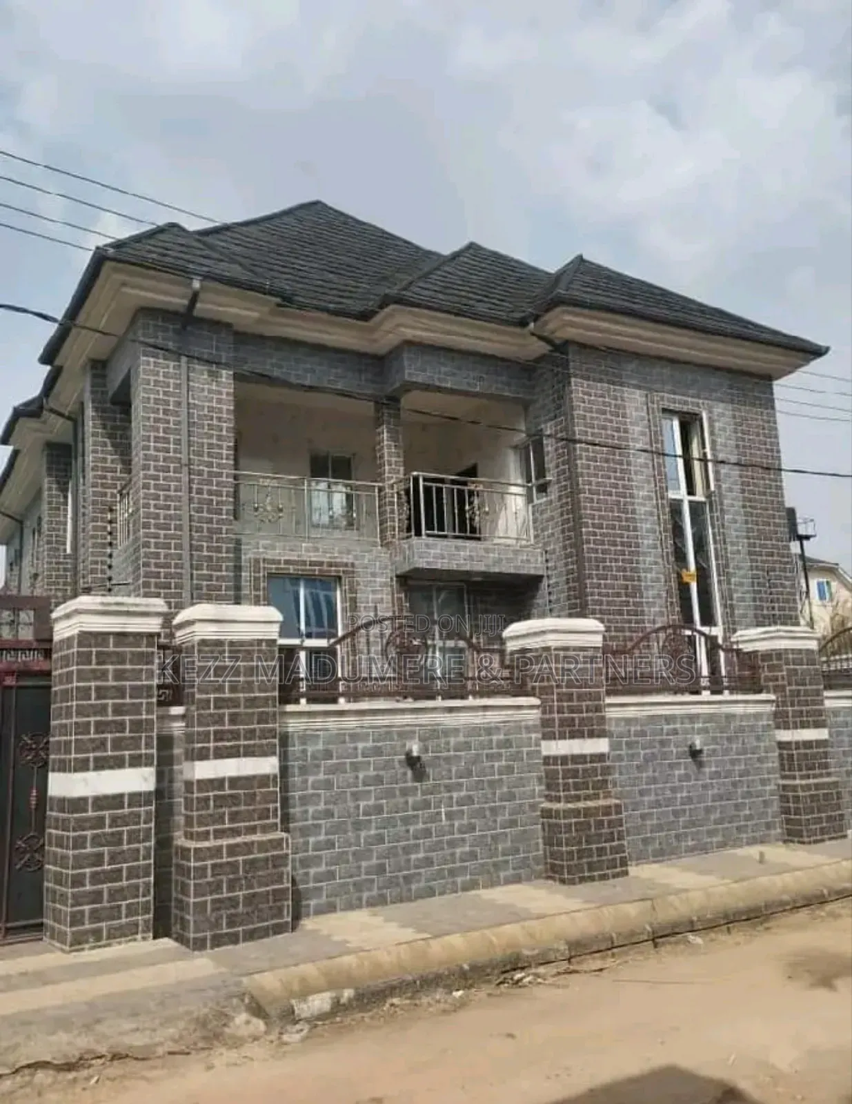 6bdrm Duplex in Akanawu Estate , for sale in Owerri