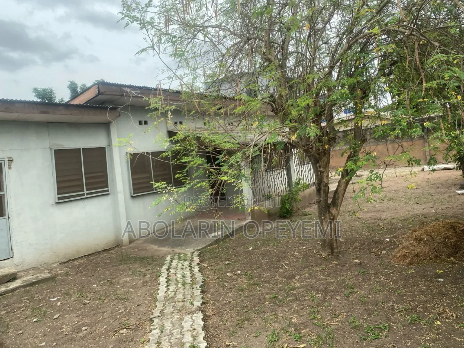 600sqm of Land With Structure on It in GRA Phase 1