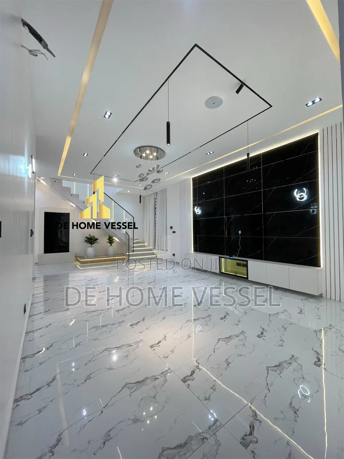 5bdrm Duplex in Chevron for sale in Chevron