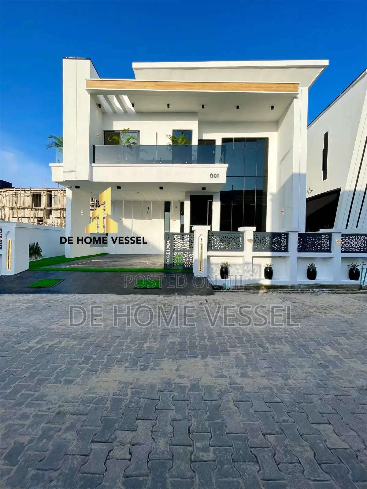 5bdrm Duplex in Chevron for sale in Chevron