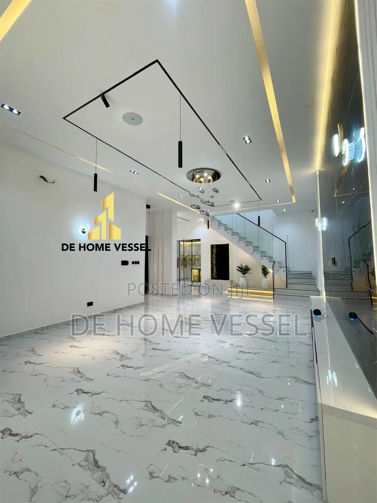 5bdrm Duplex in Chevron for sale in Chevron