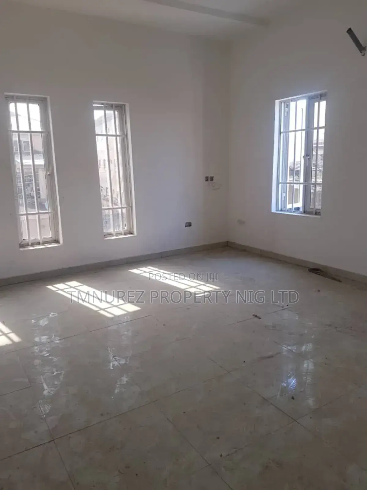 5bdrm Duplex in Madam Cellular, Agungi for sale in Agungi