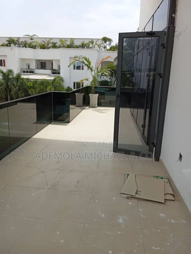 5bdrm Villa in Mini Estate, Maitama for sale in Maitama