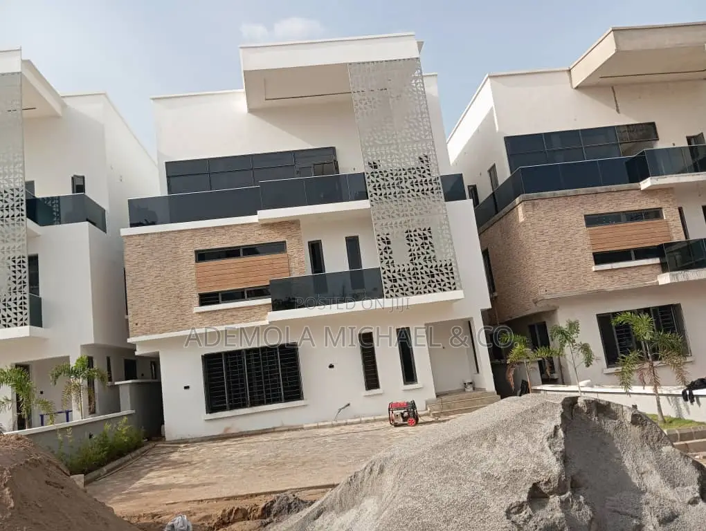 5bdrm Villa in Mini Estate, Maitama for sale in Maitama