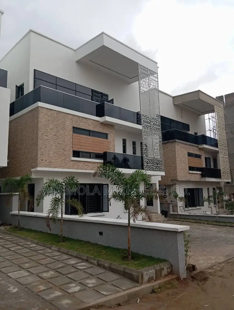 5bdrm Villa in Mini Estate, Maitama for sale in Maitama