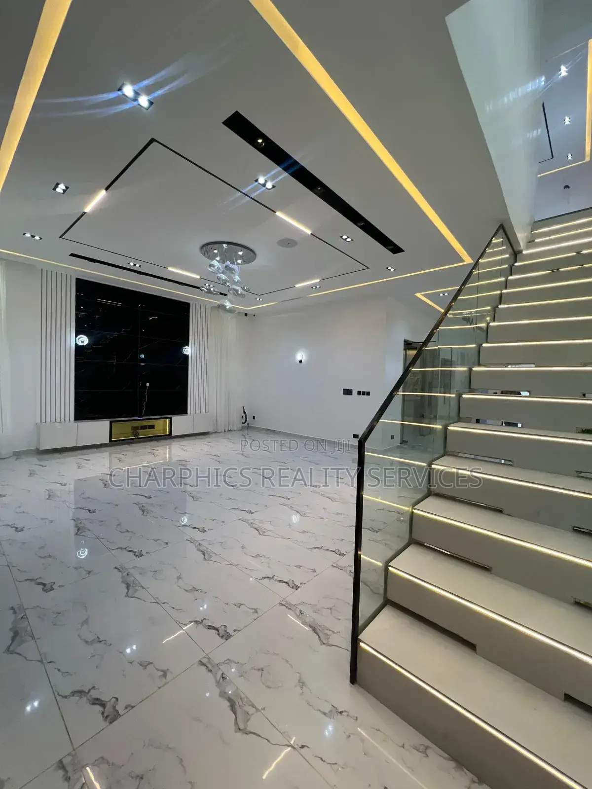 5bdrm Duplex in Chevron for sale in Chevron