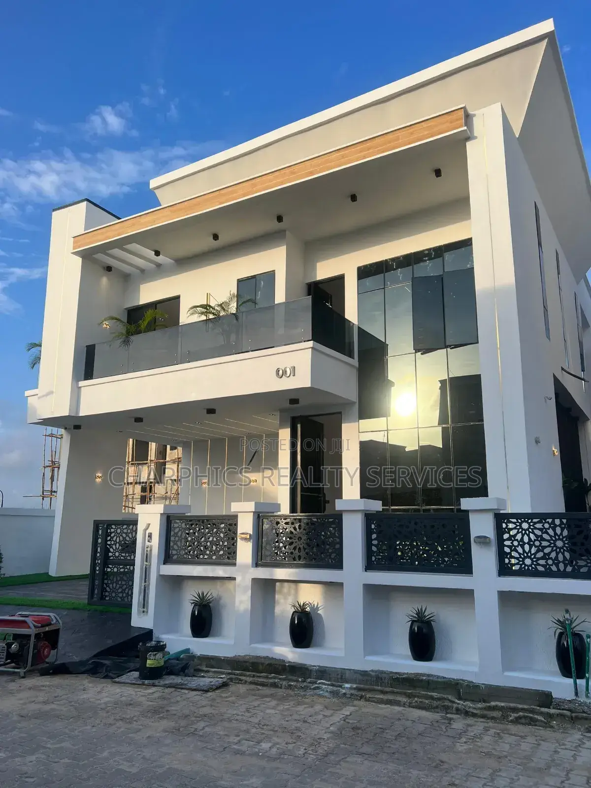 5bdrm Duplex in Chevron for sale in Chevron