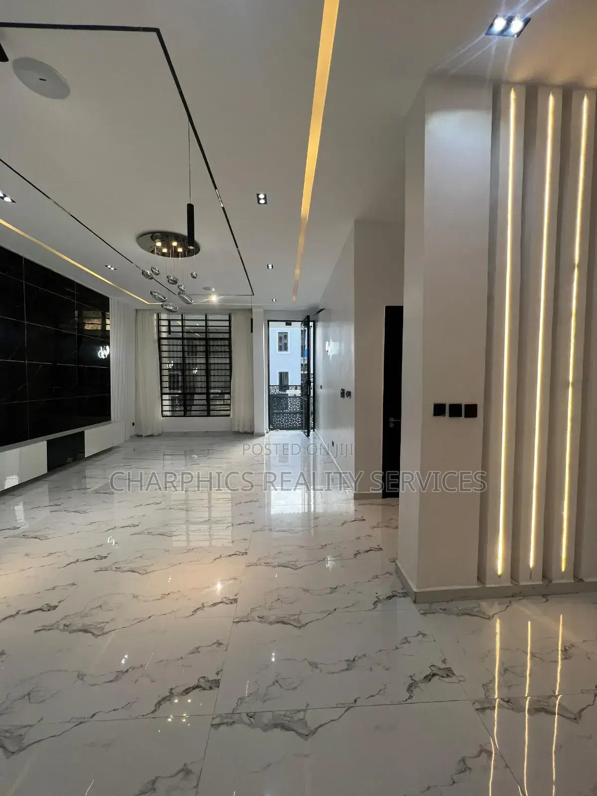 5bdrm Duplex in Chevron for sale in Chevron