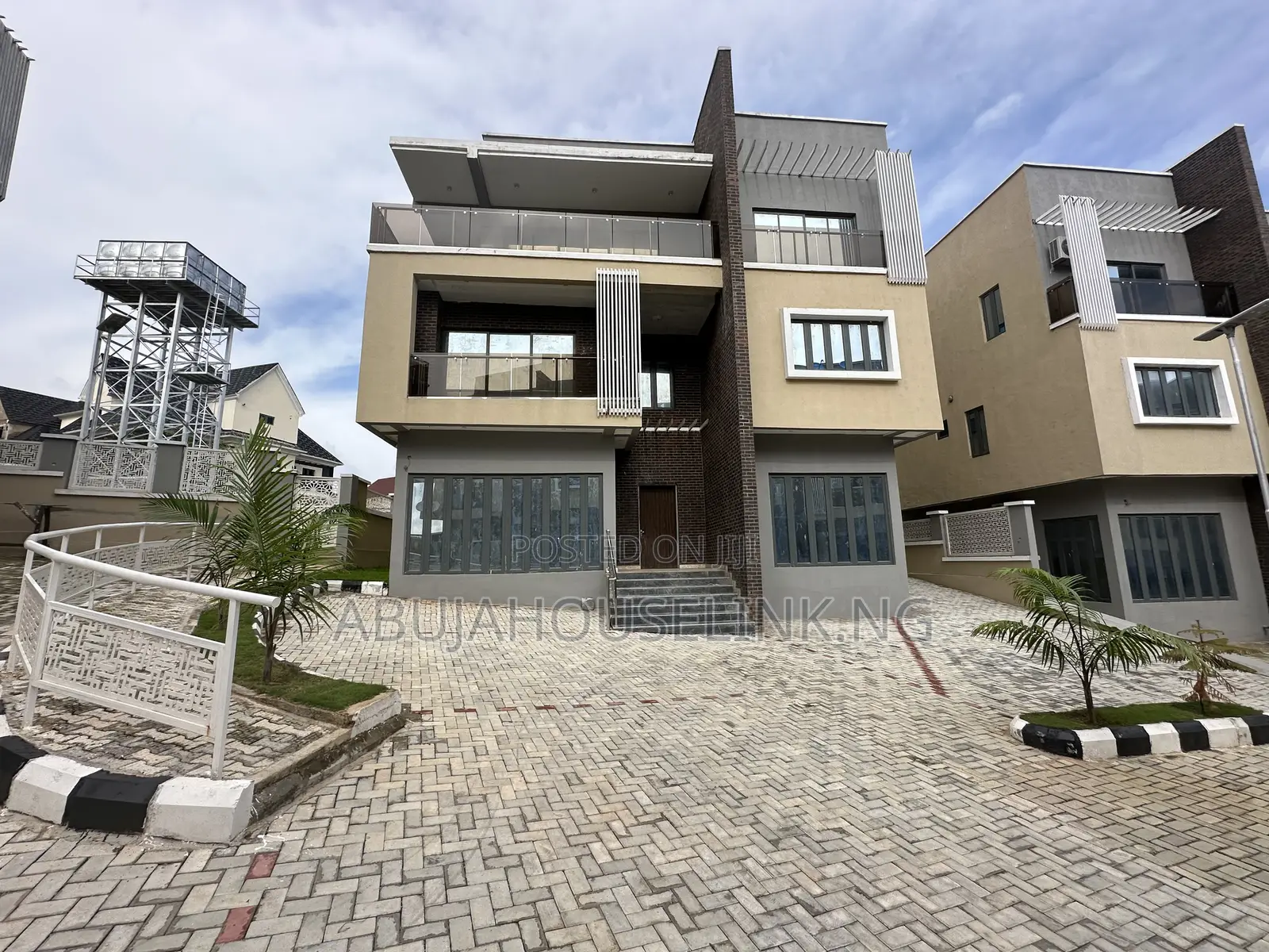 5bdrm Duplex in Asokoro Abuja for sale in Asokoro