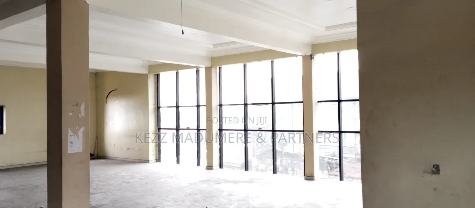 To Let : A Sizeable Hall on the Major Int'l Airport Rd in Port-Harcourt