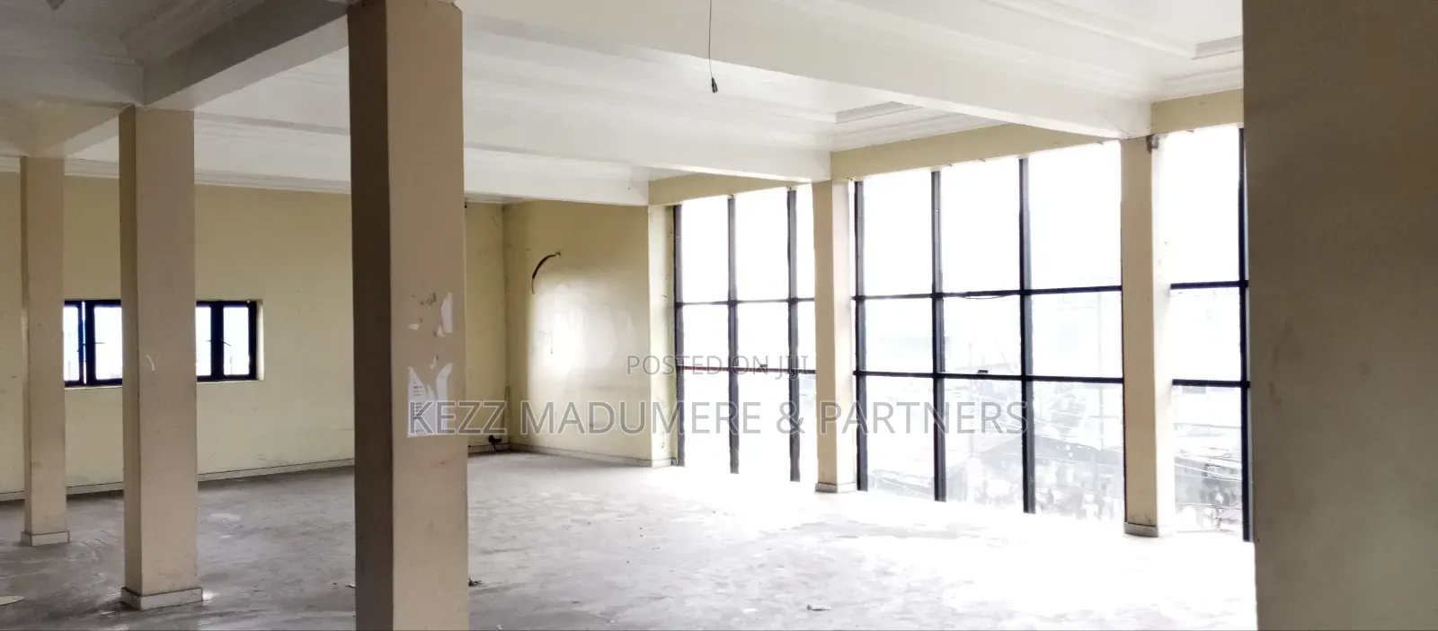 To Let : A Sizeable Hall on the Major Int'l Airport Rd in Port-Harcourt