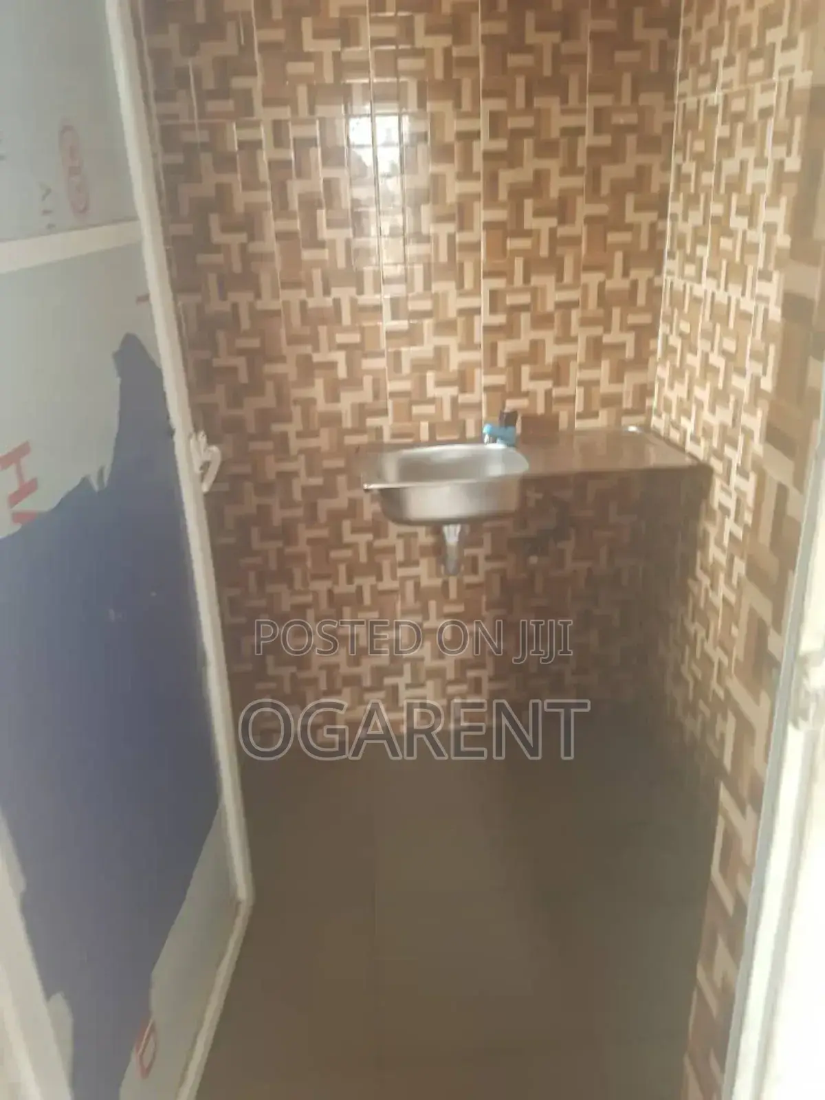 1bdrm Bedsitter in Ewukwu Sapele Road, Benin City for rent in Benin City