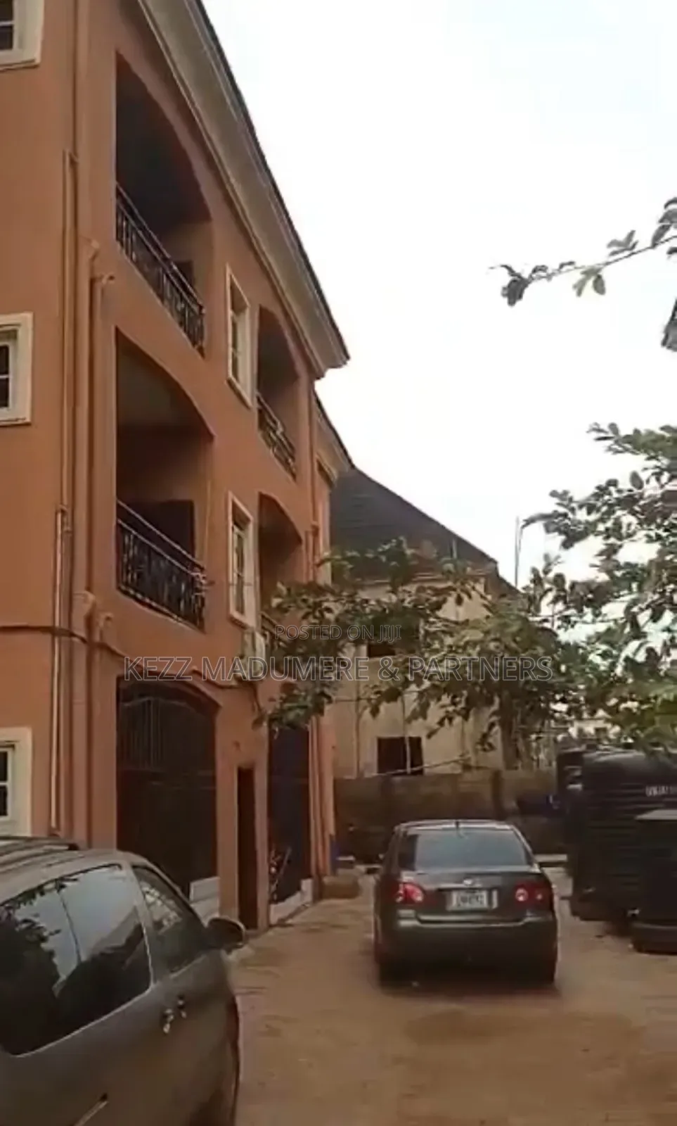 6bdrm Block of Flats in Inside An Est At for sale in Enugu