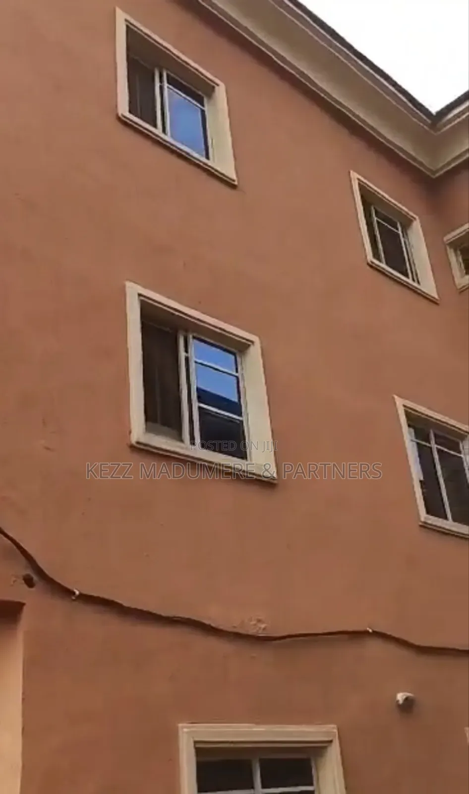 6bdrm Block of Flats in Inside An Est At for sale in Enugu
