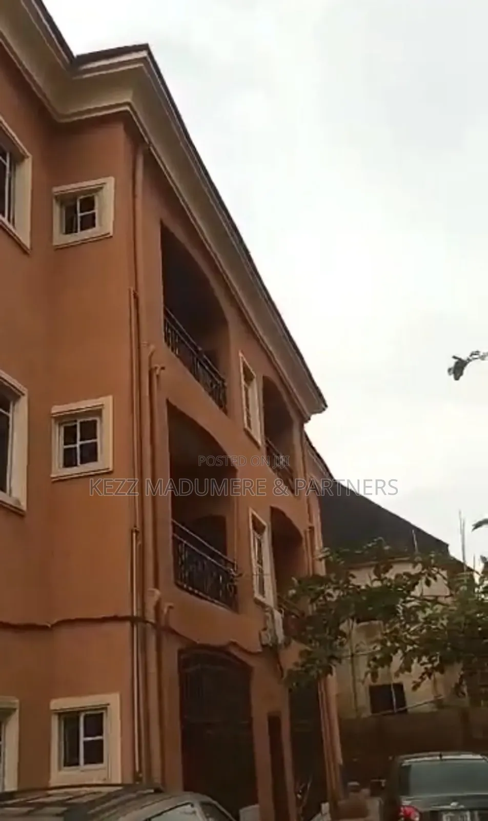 6bdrm Block of Flats in Inside An Est At for sale in Enugu