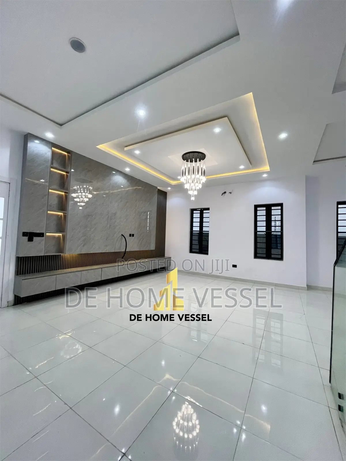 5bdrm Duplex in Chevron for sale in Chevron