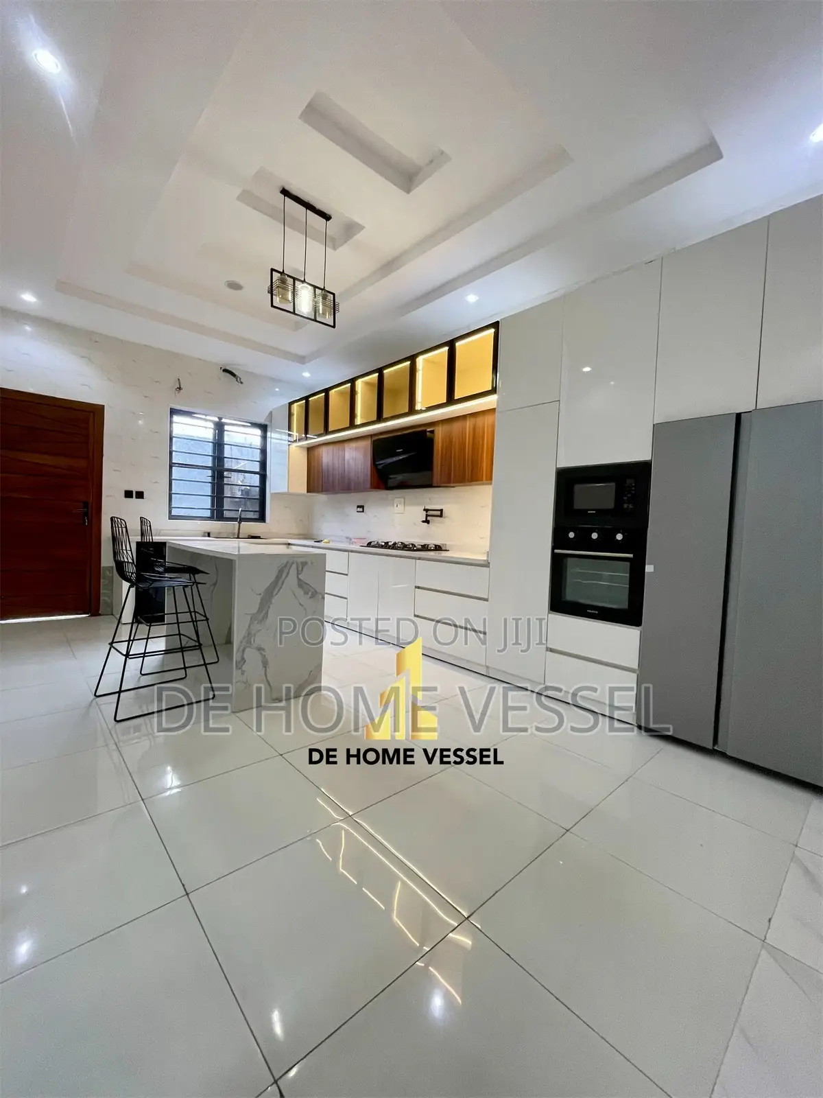 5bdrm Duplex in Chevron for sale in Chevron
