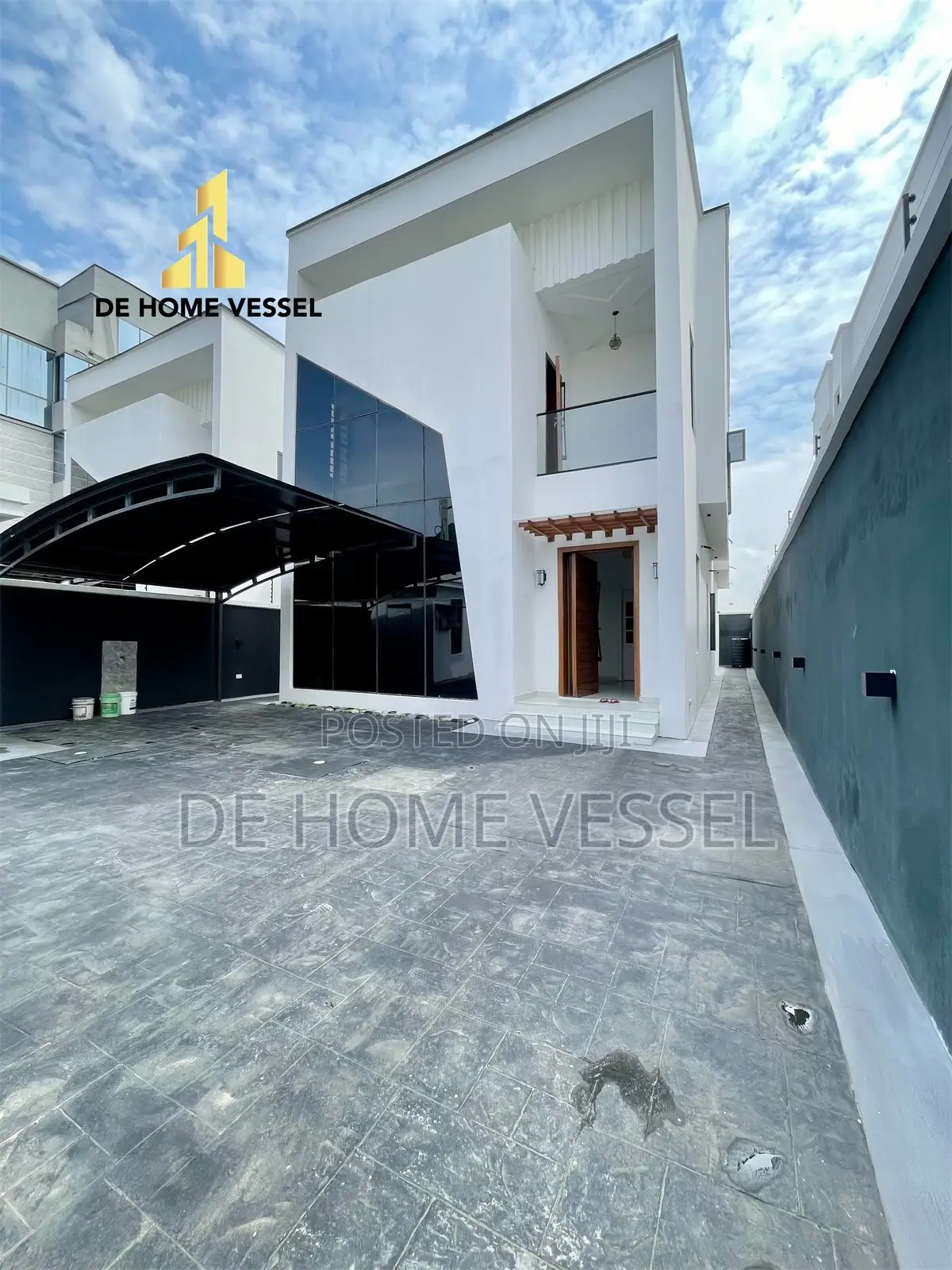 5bdrm Duplex in Chevron for sale in Chevron