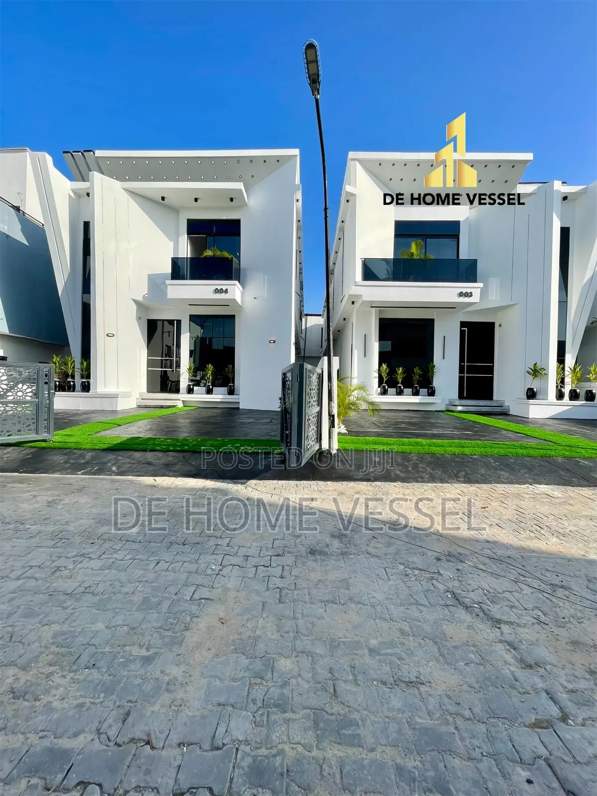 5bdrm Duplex in Chevron for sale in Chevron