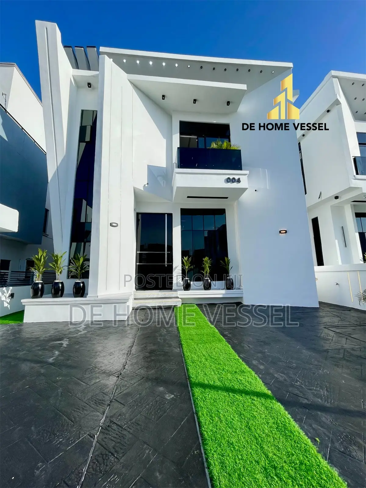 5bdrm Duplex in Chevron for sale in Chevron