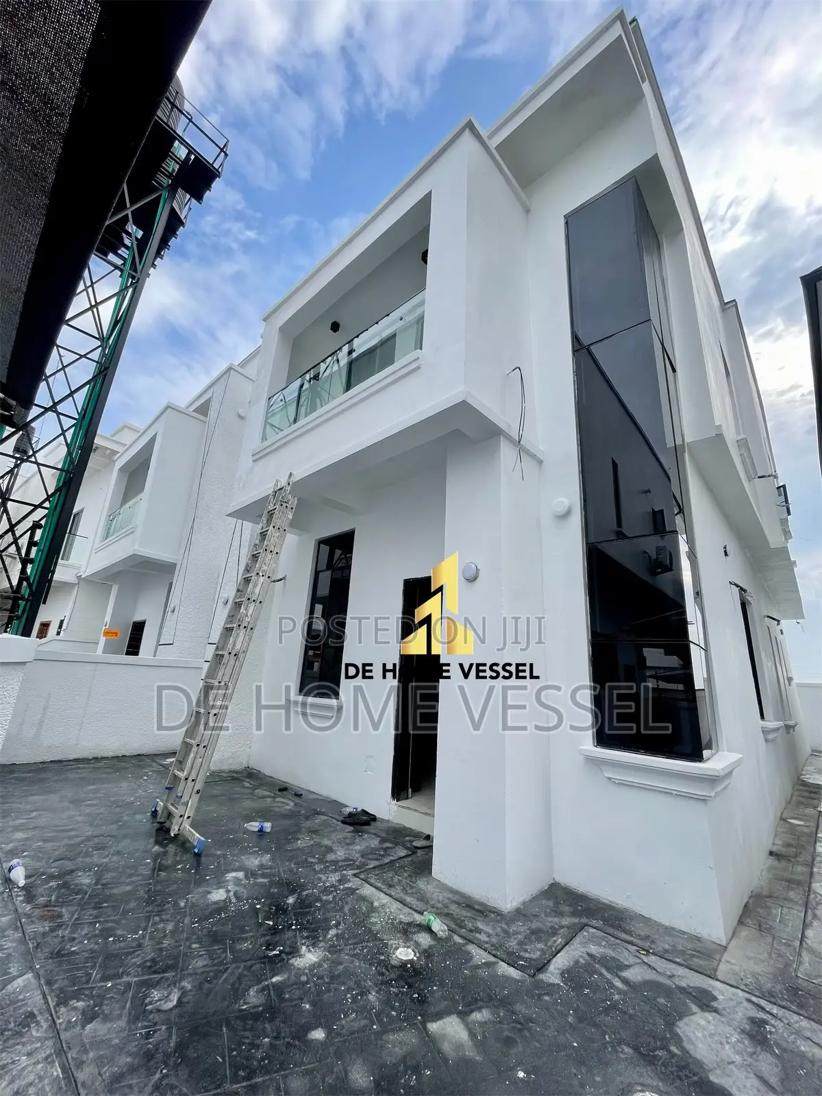 4bdrm Duplex in Chevron for sale in Chevron