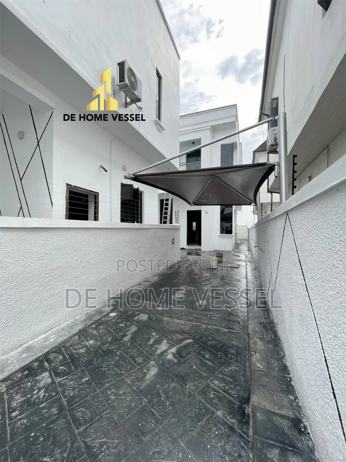 4bdrm Duplex in Chevron for sale in Chevron